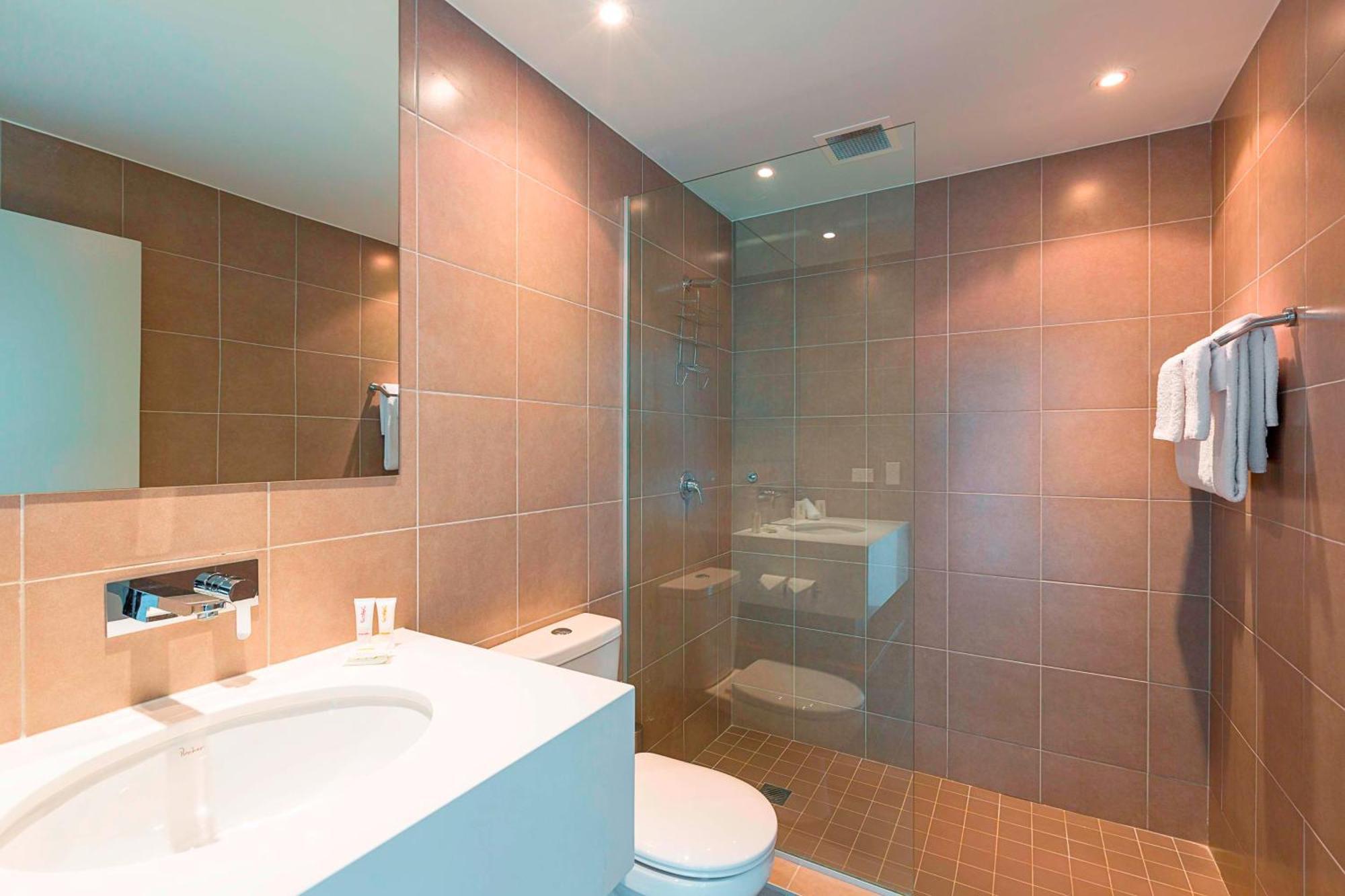 Metro Hotel Миранда Екстериор снимка
